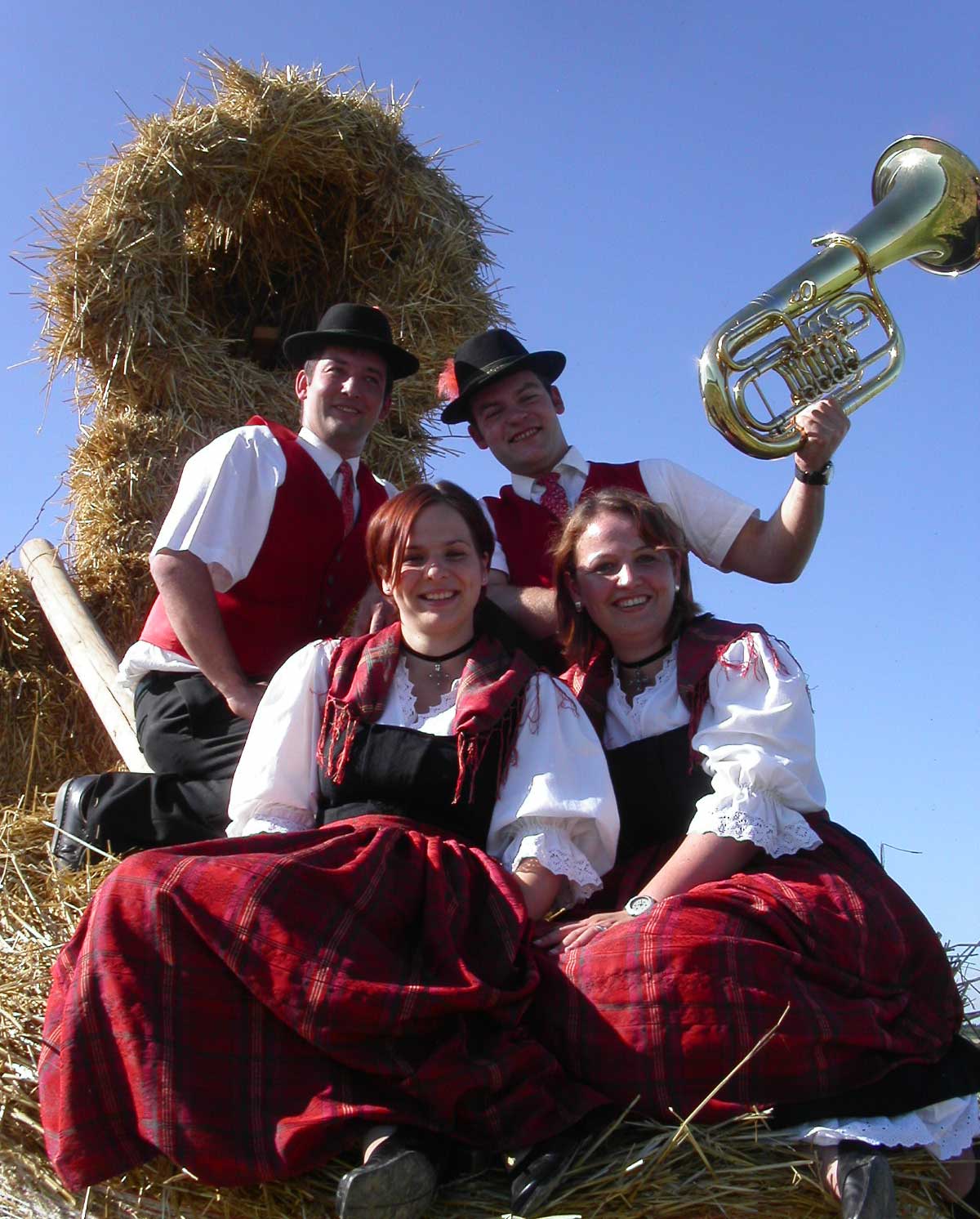 Bezirksmusikfest 2005 - Fotoshooting Krone