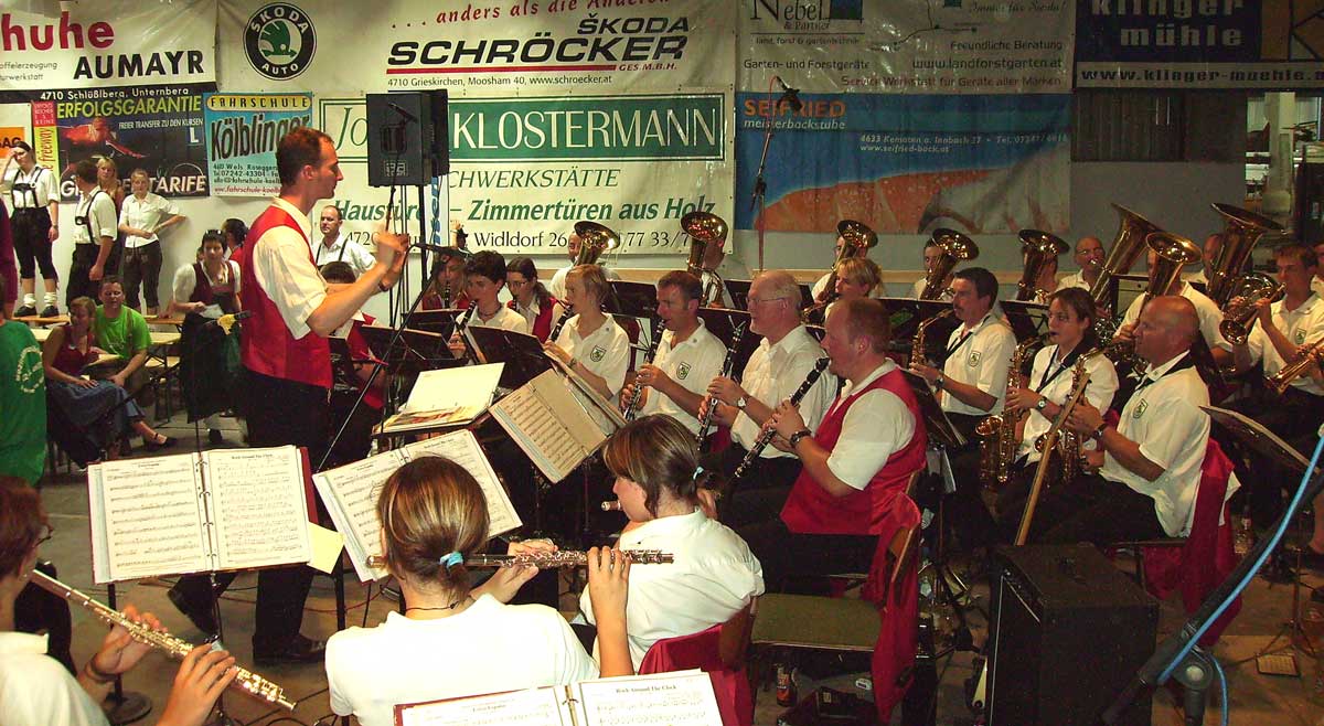 Nachmittagsschoppen beim Bezirksmusikfest in Meggenhofen