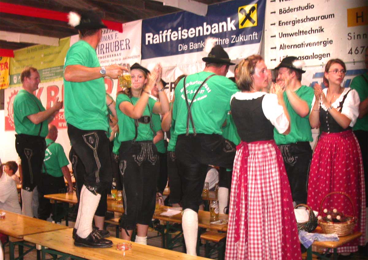 Nachmittagsschoppen beim Bezirksmusikfest in Meggenhofen