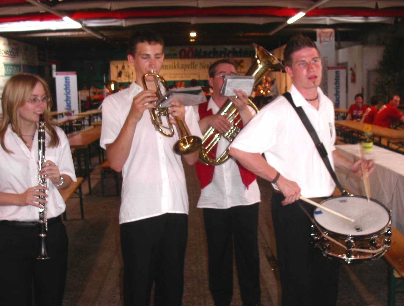 Nachmittagsschoppen beim Bezirksmusikfest in Meggenhofen